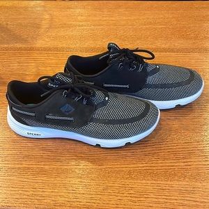 Women’s Sperry, NWOT , 7 Seas 3 Eye Sneaker size 10M